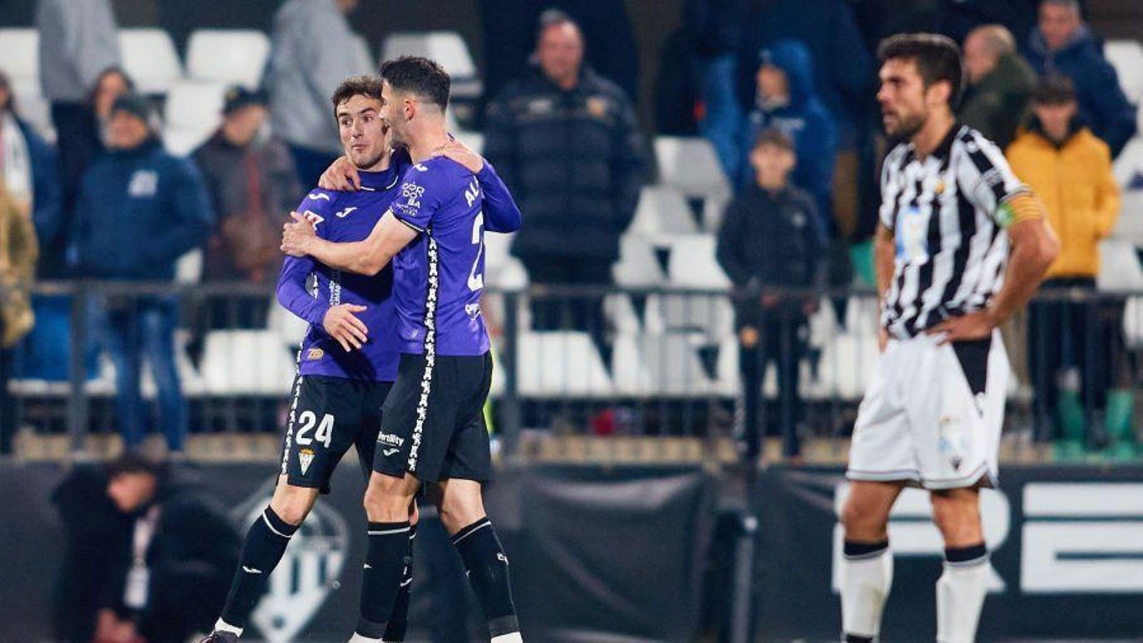 Salva Ruiz es lamenta després del segon gol del Còrdova