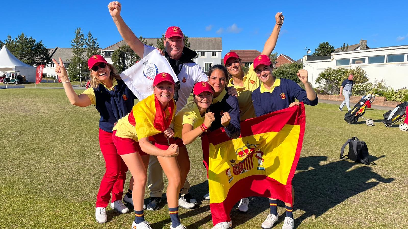 L'equip femení celebra el tercer lloc