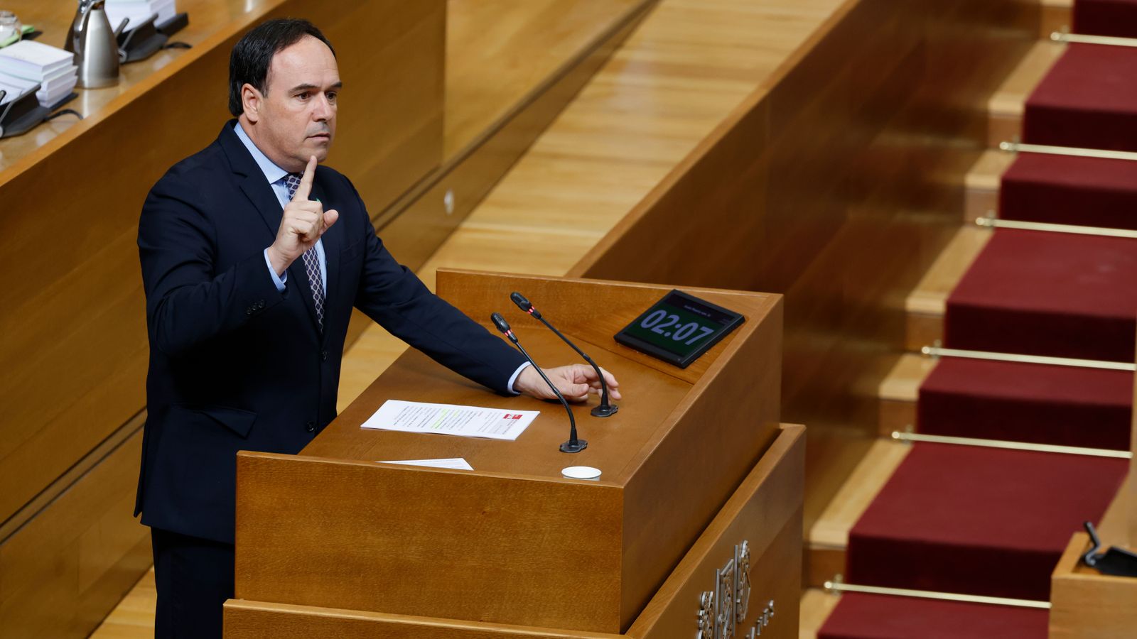 El president de la Generalitat, Juanfran Pérez Llorca, durant la sessió de control de maig