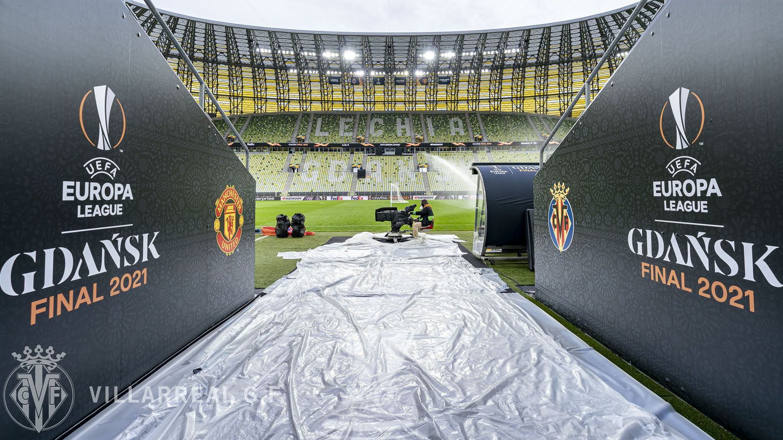 Entrada des de vestidors a la gespa de l'estadi Arena de Gdansk