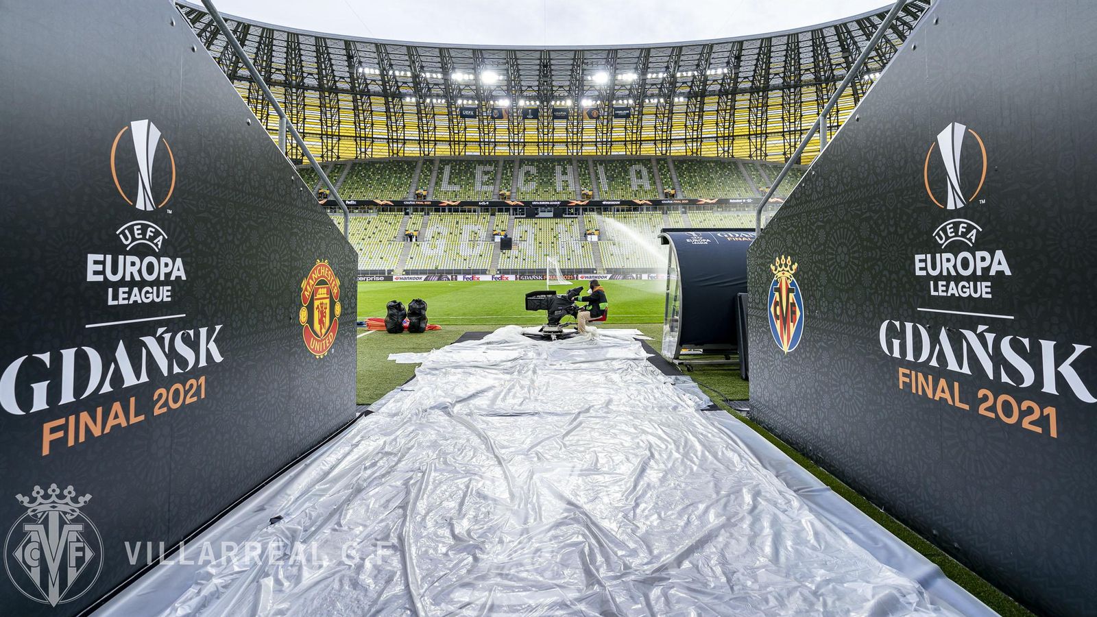 Entrada des de vestidors a la gespa de l'estadi Arena de Gdansk
