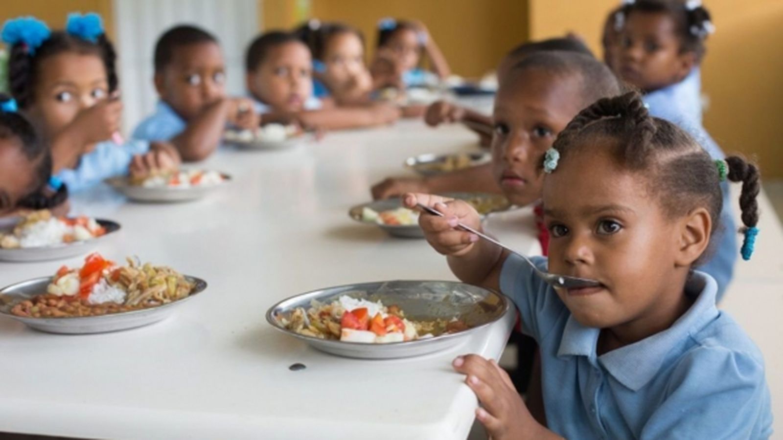 821 milions de persones van passar fam i van patir malnutrició el 2017