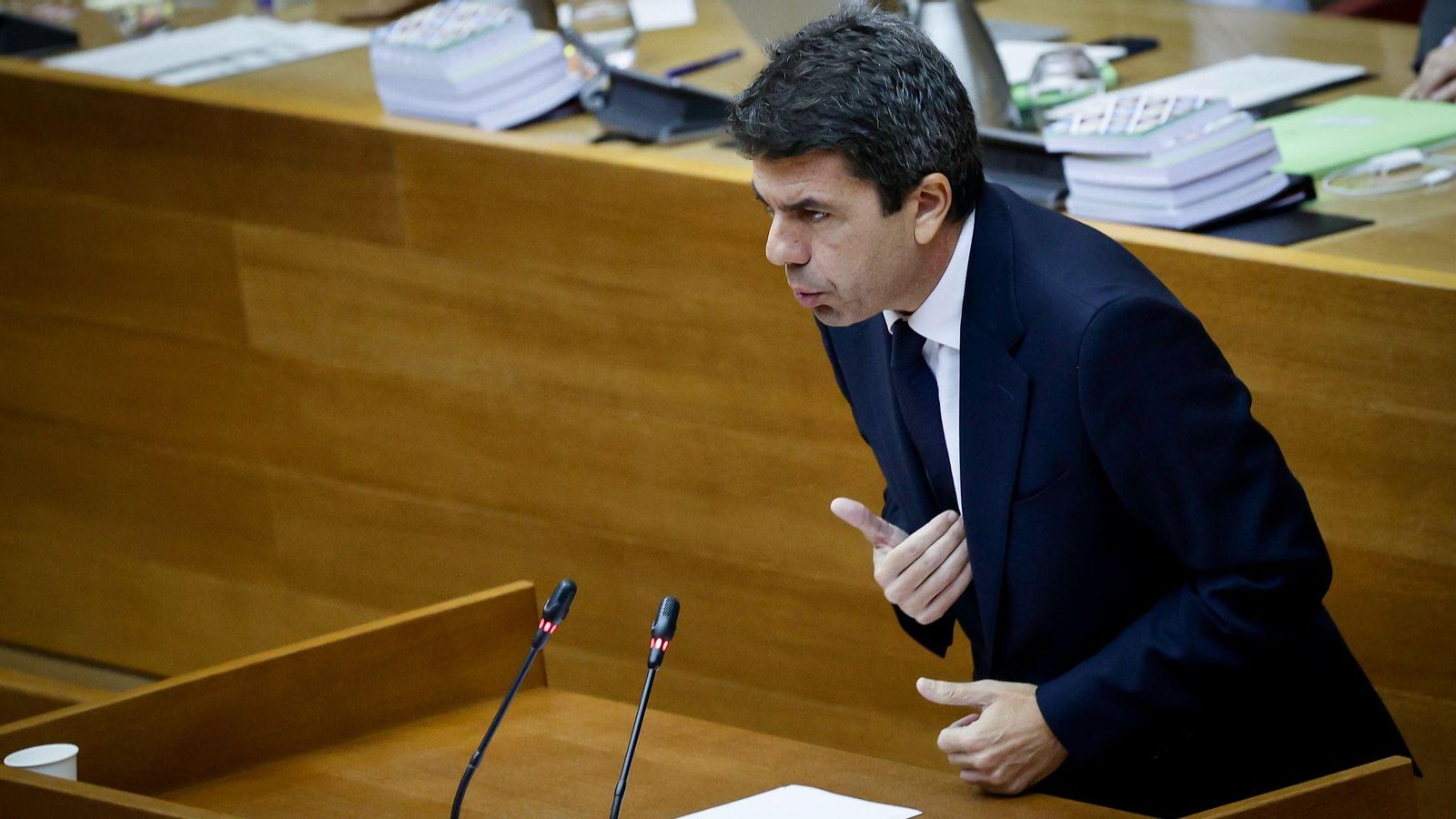 El president Mazón, des de la palestra de les Corts, en un ple de desembre