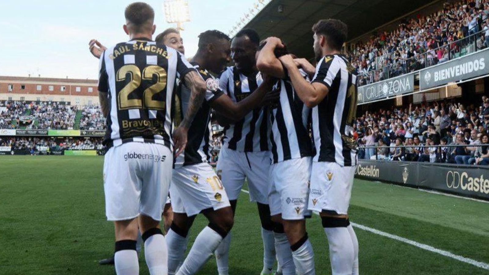 Els jugadors del Castelló celebren el gol de la victòria