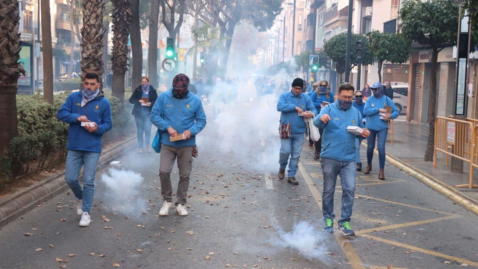 Els fallers de Torrent han matinat aquest dissabte per a participar en la macrodespertà