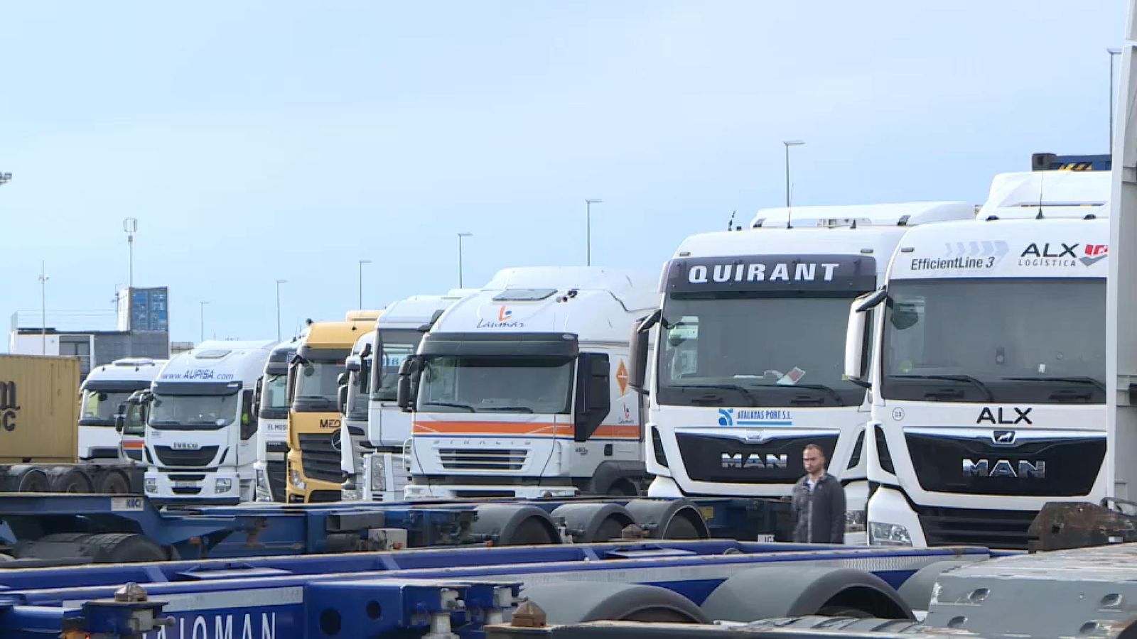 Camions parats en una imatge d'arxiu