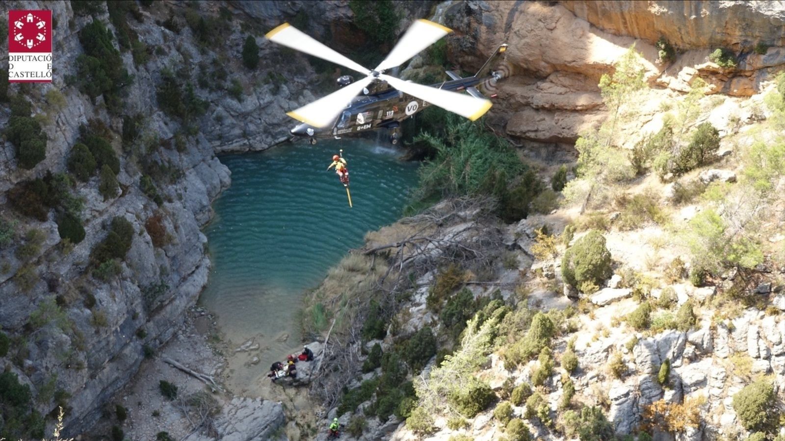 Rescat de la dona accidentada al barranc del Centenar