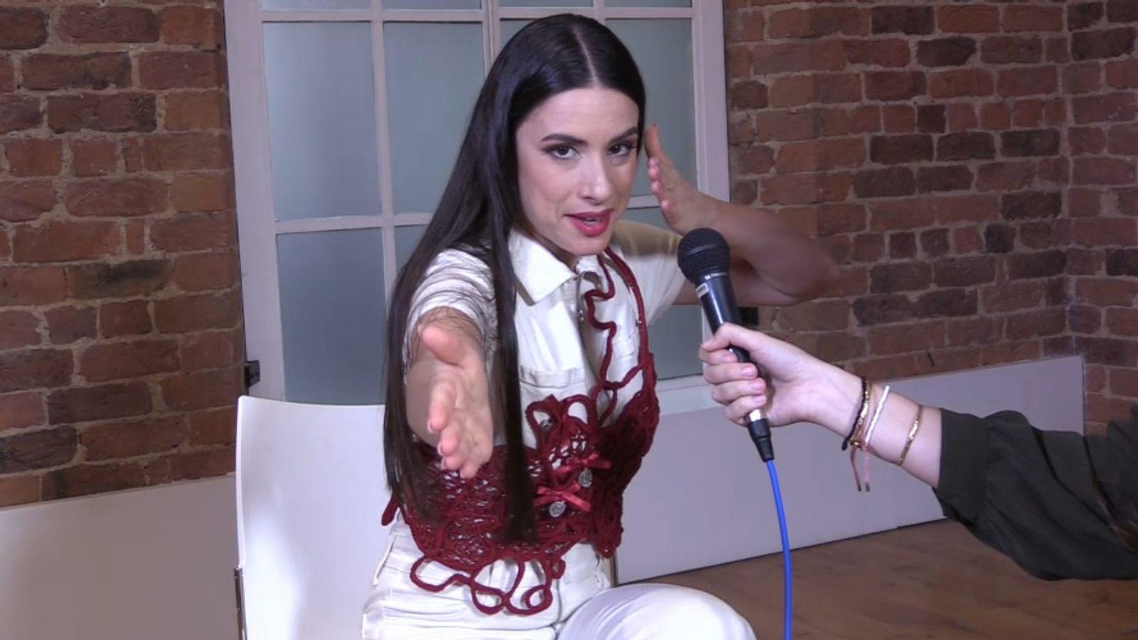 L'artista il·licitana, des de Liverpool, a quatre jornades de pujar a l'escenari de la final d'Eurovisió