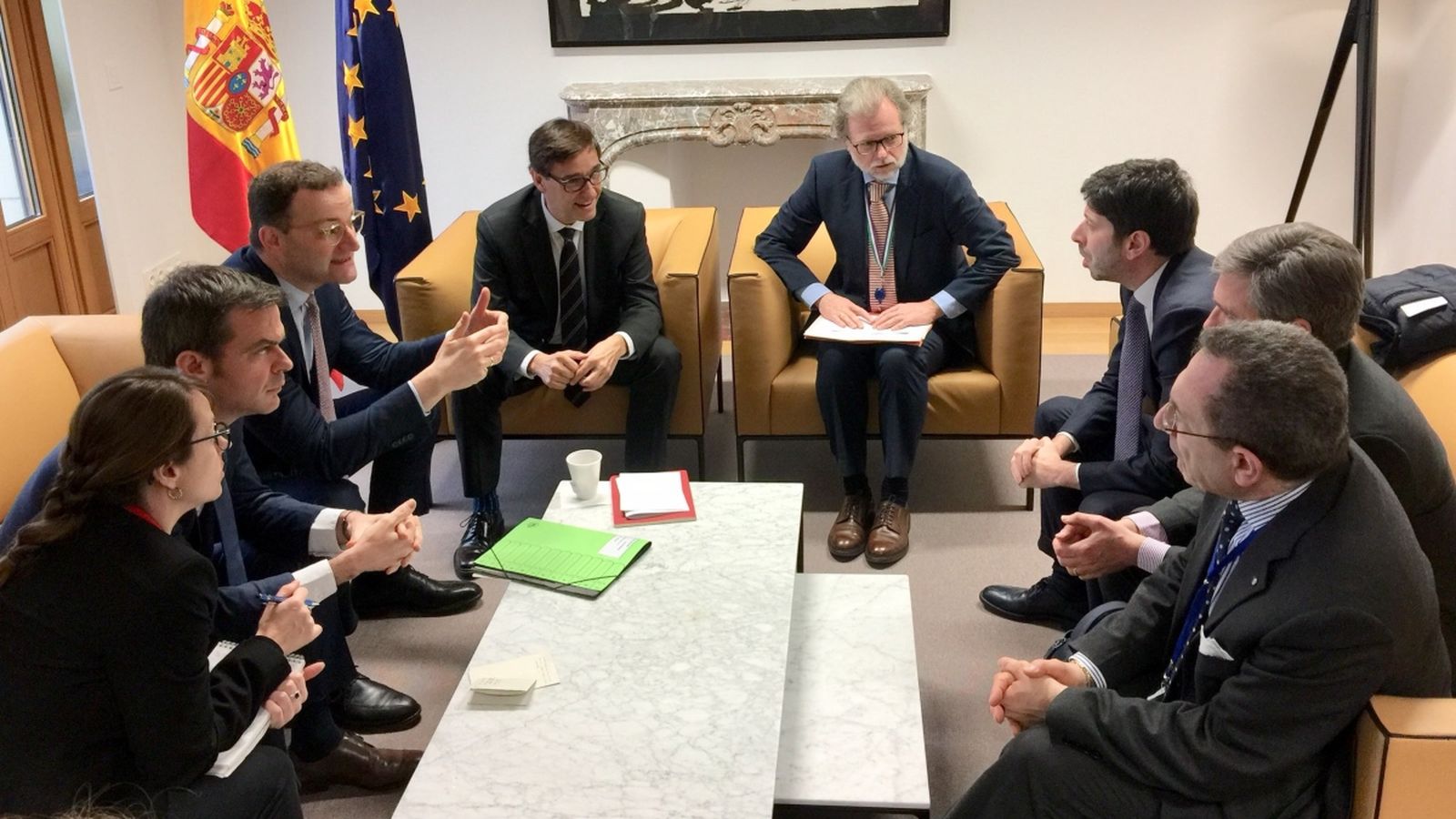 El ministre de Sanitat i homòlegs d'altres països, abans d'entrar en la reunió