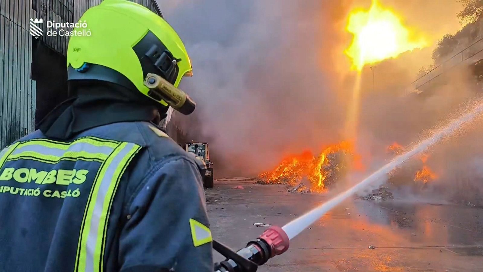 Dos incendis industrials a Onda