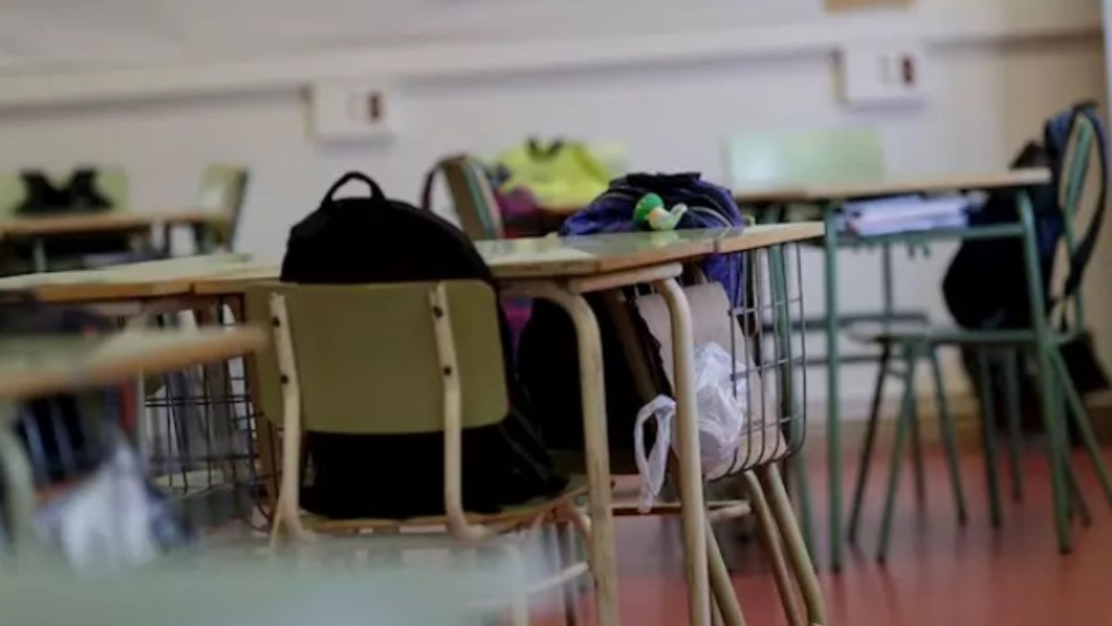 Els mestres tindran dos hores lectives menys i el professorat d’institut, una menys.