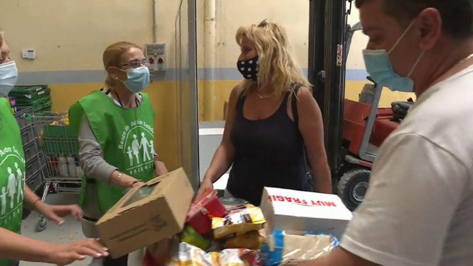 Voluntaris d'un banc d'aliments, en una imatge d'arxiu