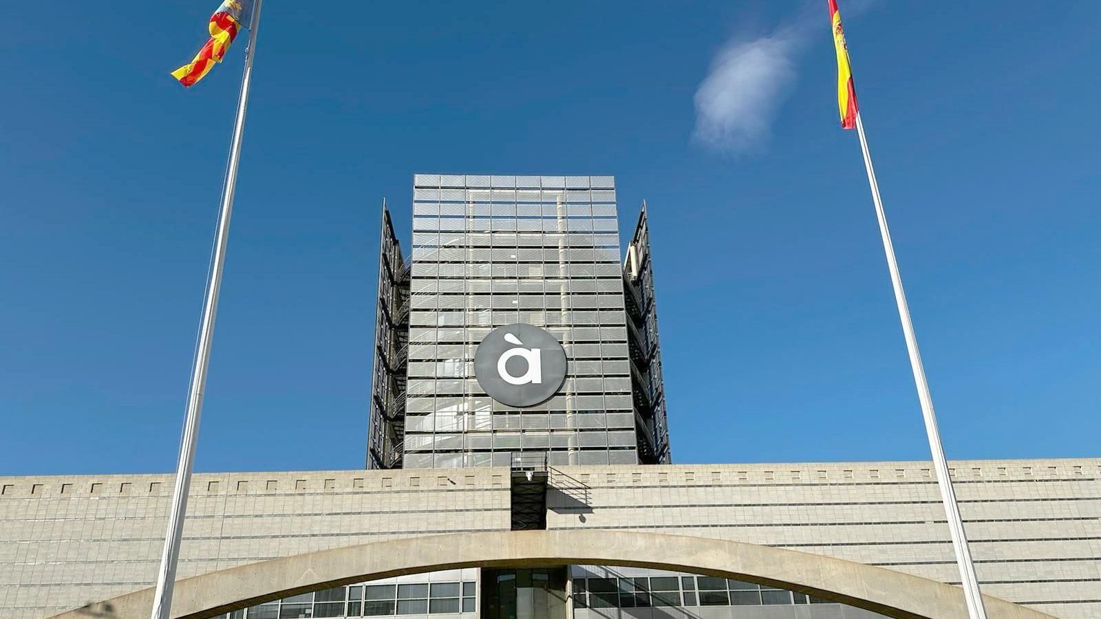 Entrada a l'edifici d'À Punt, a Burjassot