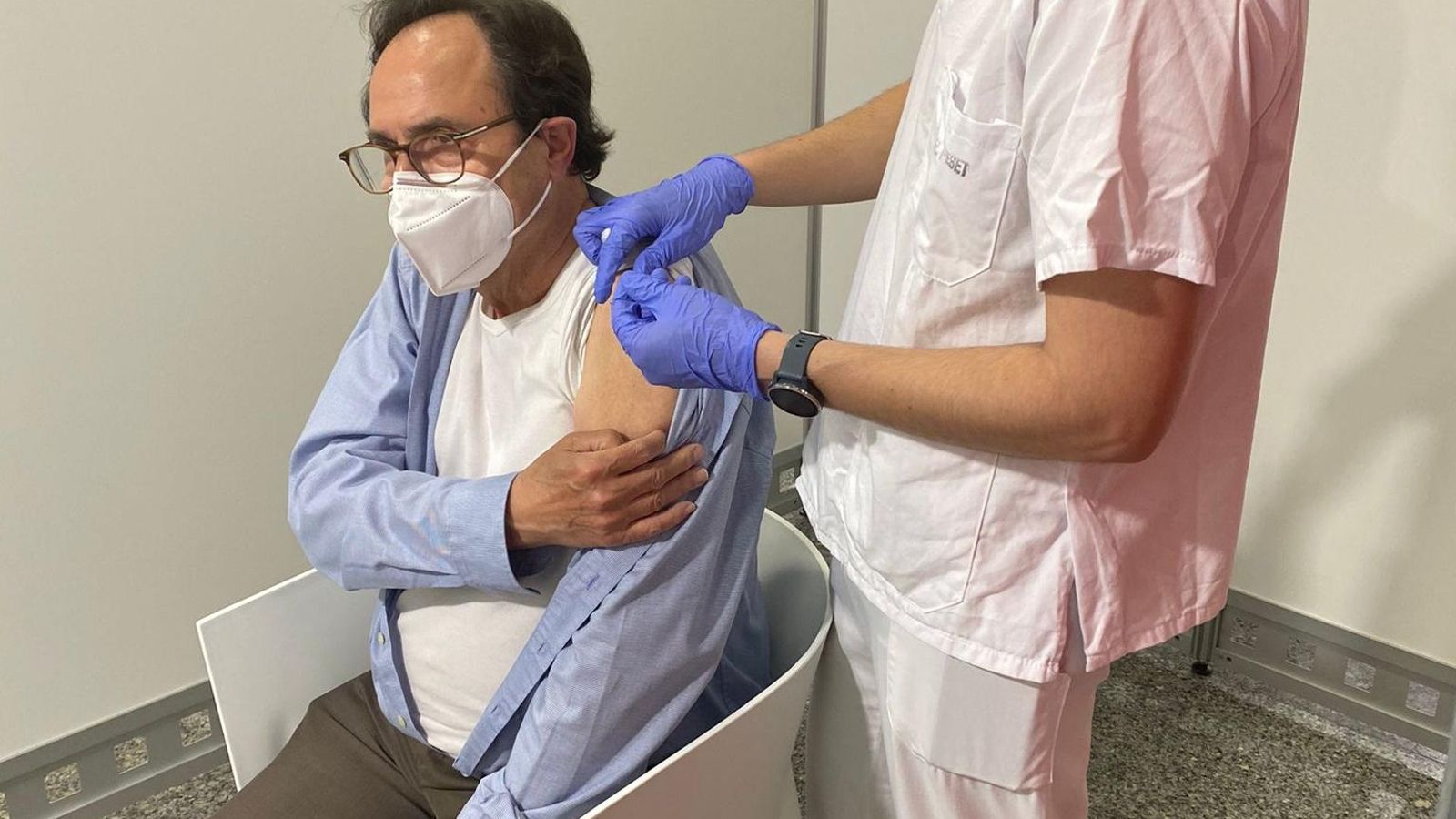 El conseller Vicent Soler, vacunat