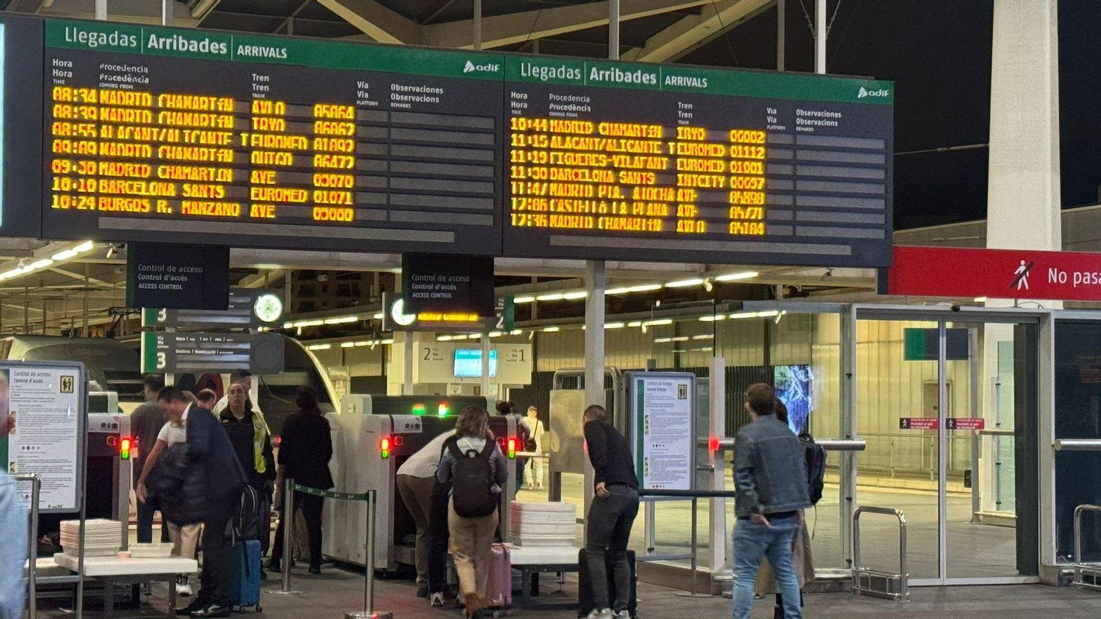 Normalitat a l'estació de Joaquim Sorolla de València