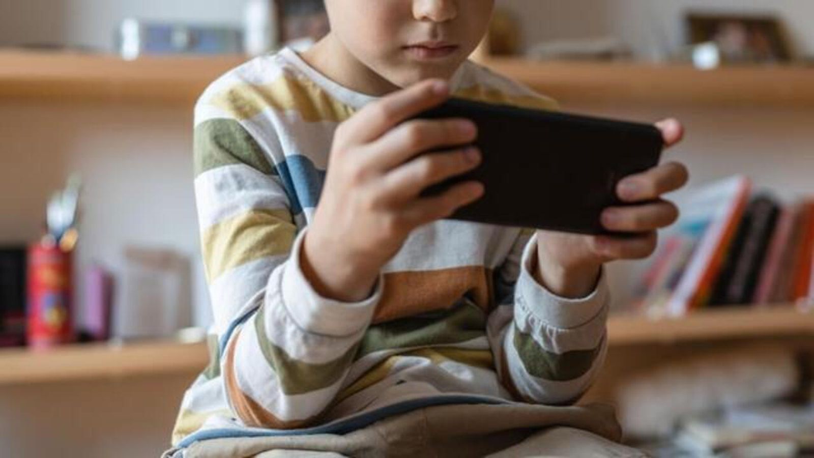 02.04.2025 | "Distopies": menors i xarxes socials