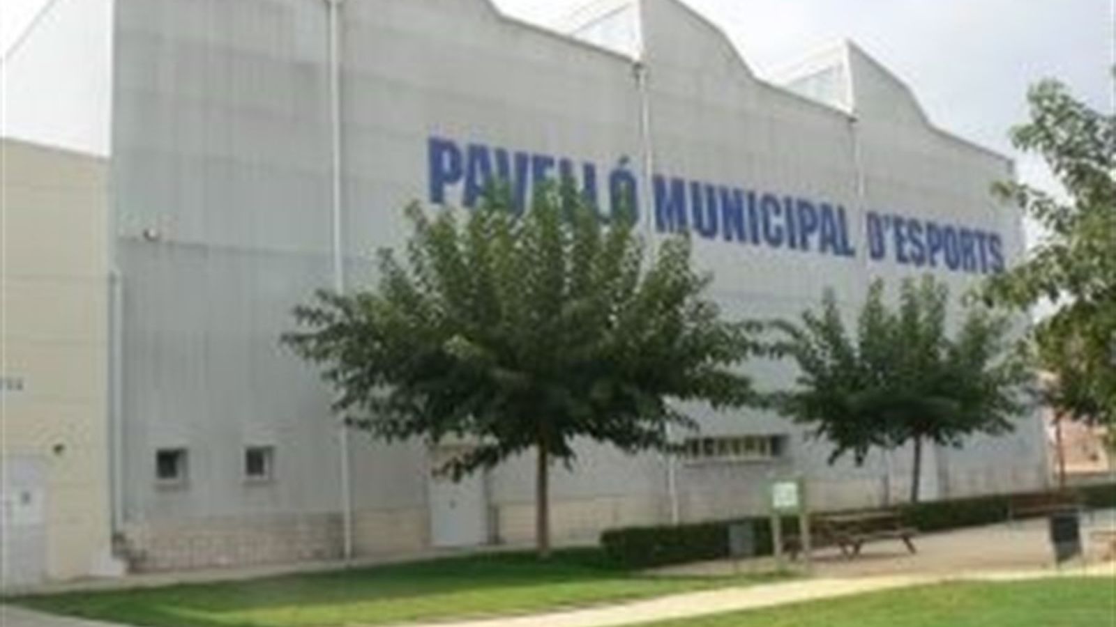 Sis xiquets i una dona atesos després d’una fuita de clor a la piscina municipal d’Oliva