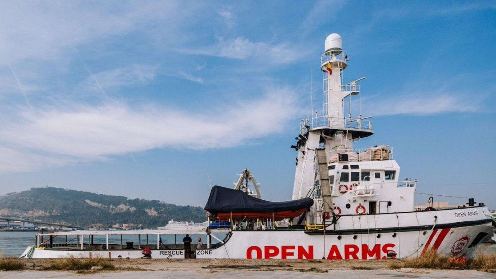 La nau humanitària Open Arms està bloquejada des de principis de gener al port de Barcelona