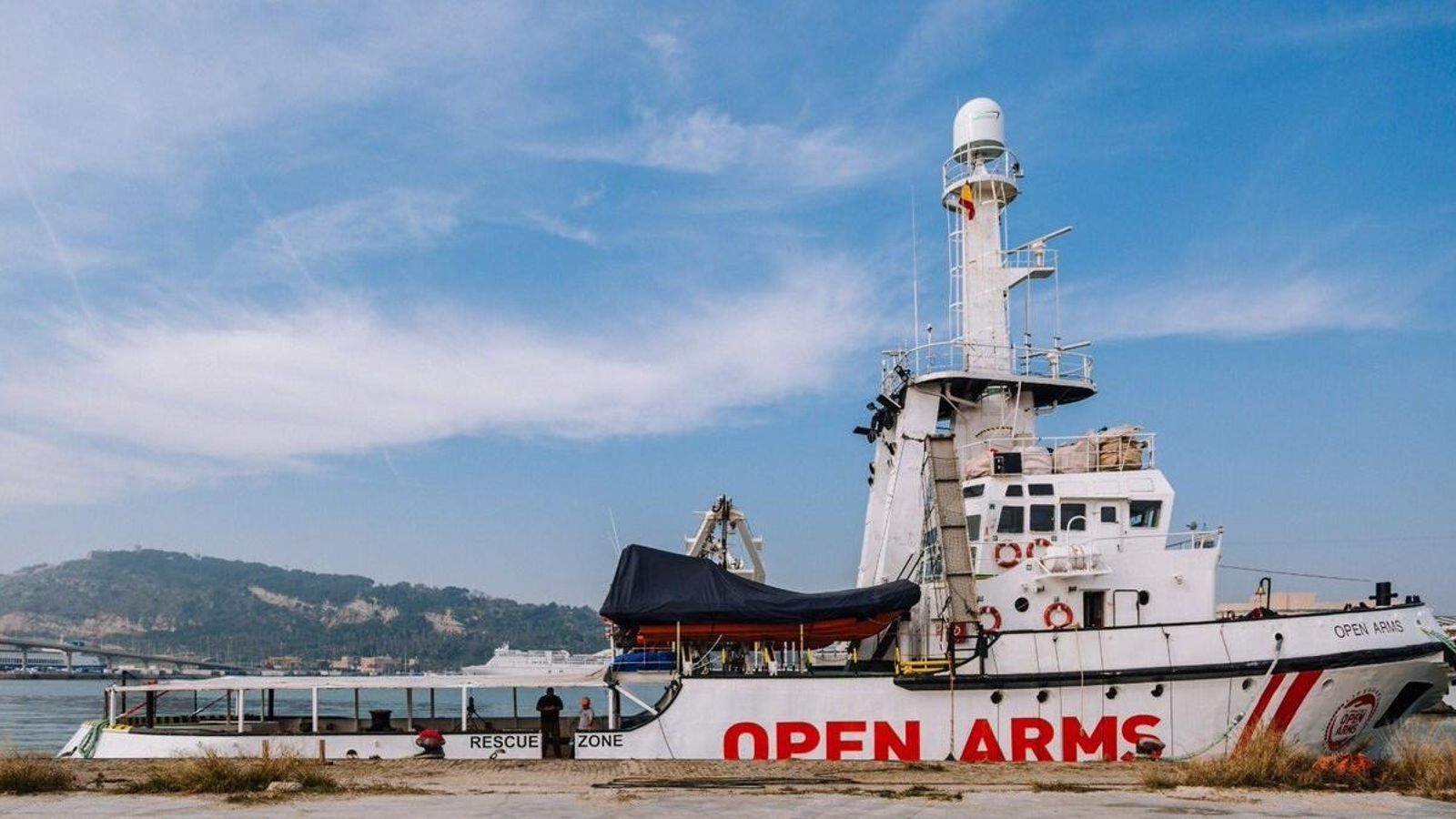 La nau humanitària Open Arms està bloquejada des de principis de gener al port de Barcelona La nau humanitària Open Arms està bloquejada des de principis de gener al port de Barcelona