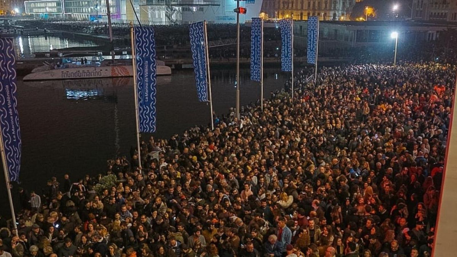 La mascletà vertical a la Marina bat el rècord amb 100.000 visites.