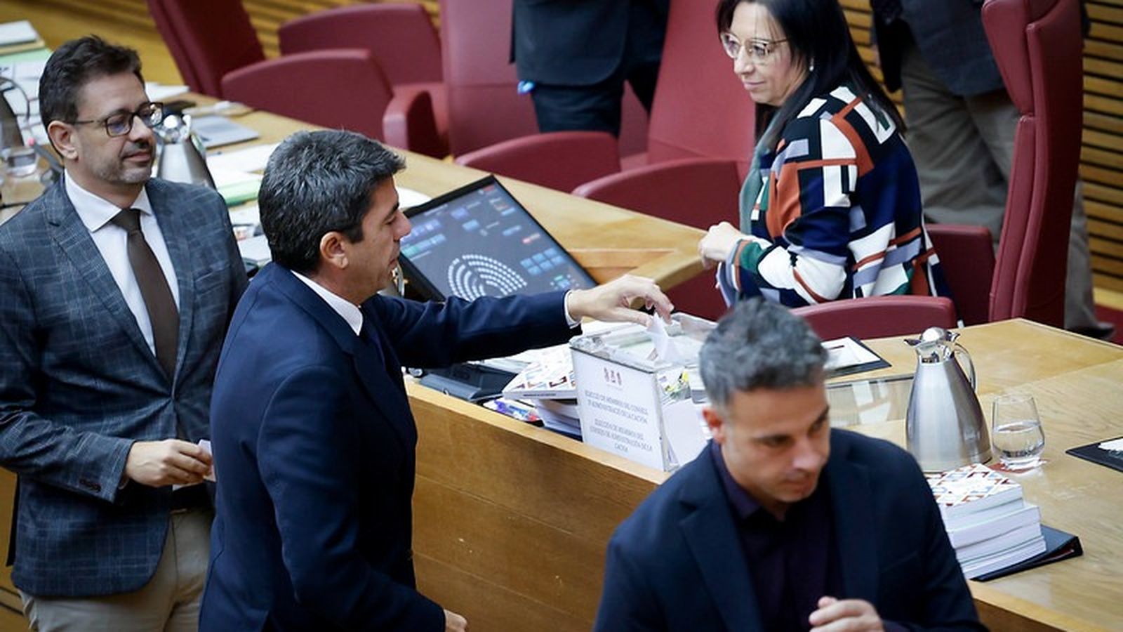 Mazón, en el moment de la votació