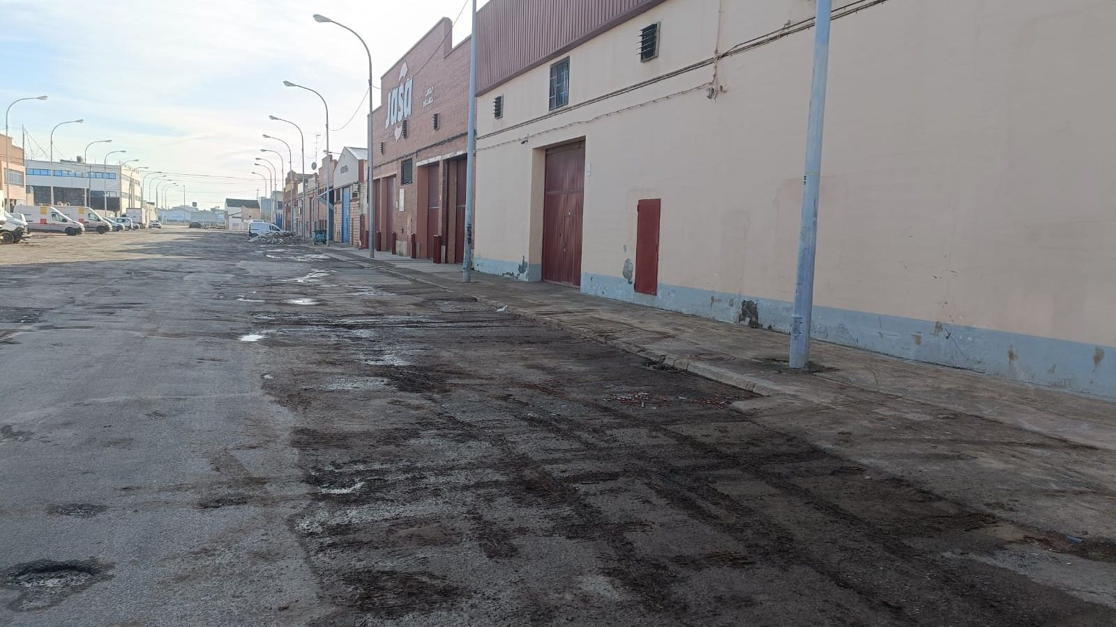 Estat del polígon de Forn d'Alcedo, a l'Horta Sud, este diumenge