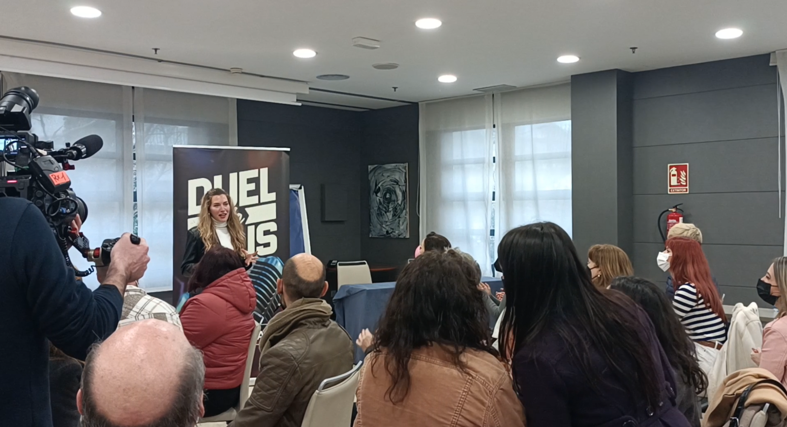 La presentadora de Duel de veus, Àlex Blanquer ha volgut conéixer els aspirants