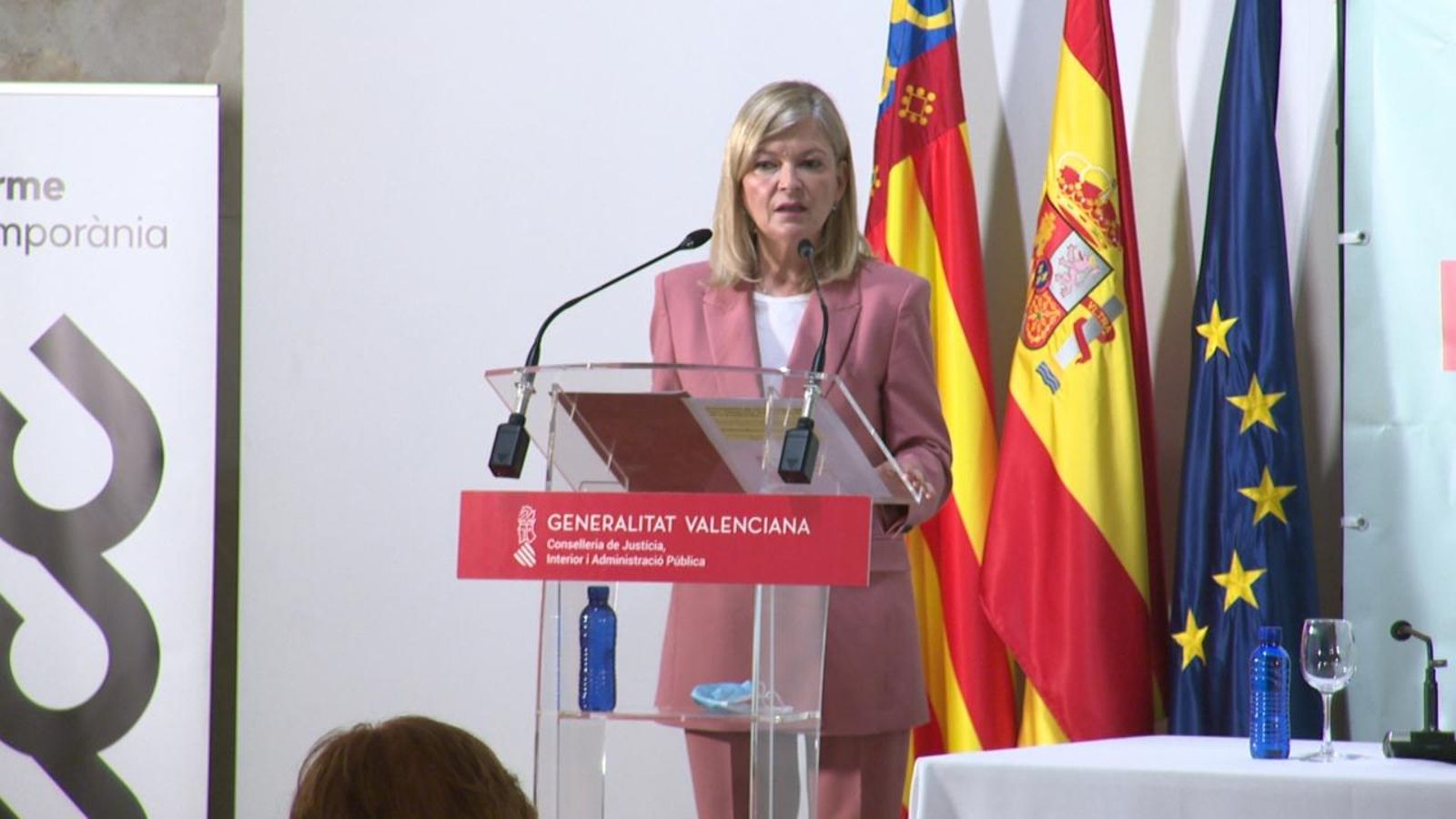 La consellera de Justícia, Gabriela Bravo, ha presentat aquest doble informe sobre la situació de la prostitució a la Comunitat Valenciana