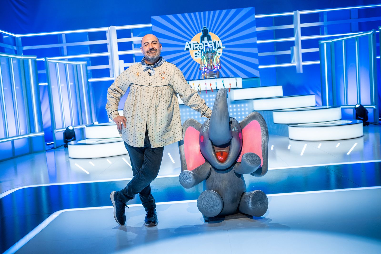 Òscar Tramoyeres ompli el plató de festes