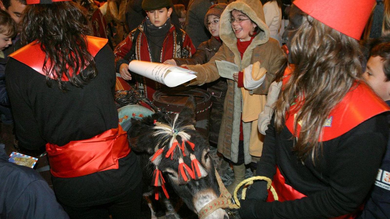 Entre deu i catorze burretes participen com carteres reials