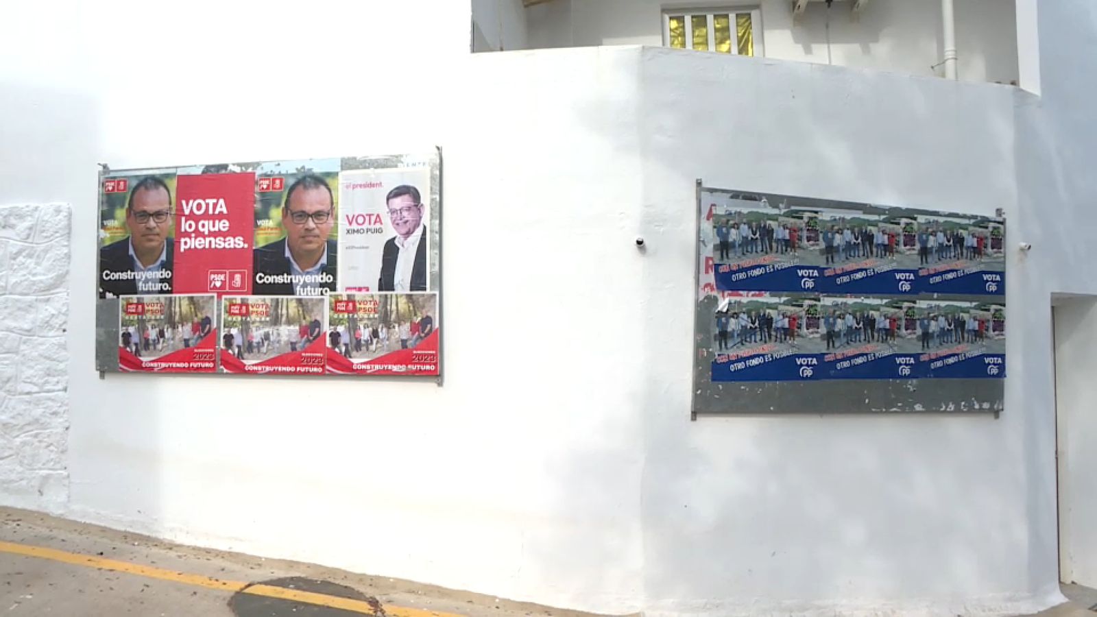 Cartells electorals en les parets de Xestalgar