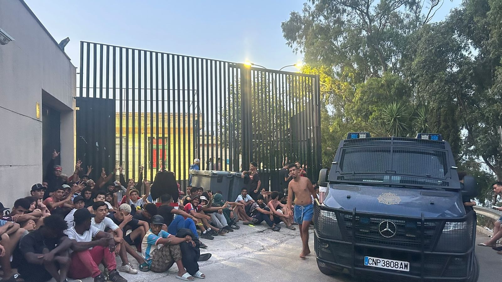 Joves migrants a les portes del Ceti
