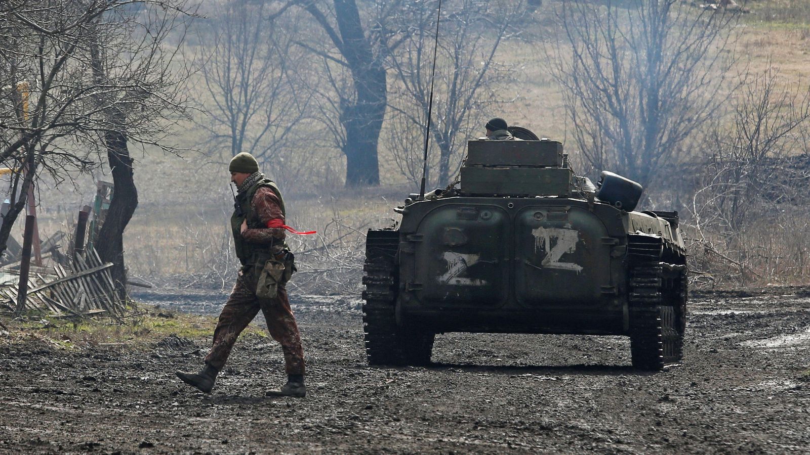 Un tanc rus desplegat a Ucraïna llueix el símbol 'Z' Un tanc rus desplegat a Ucraïna llueix el símbol 'Z'