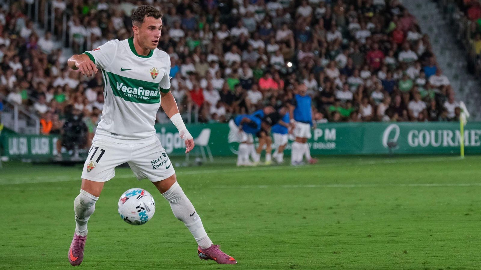 Germán Valera, en una acció del partit contra el Betis
