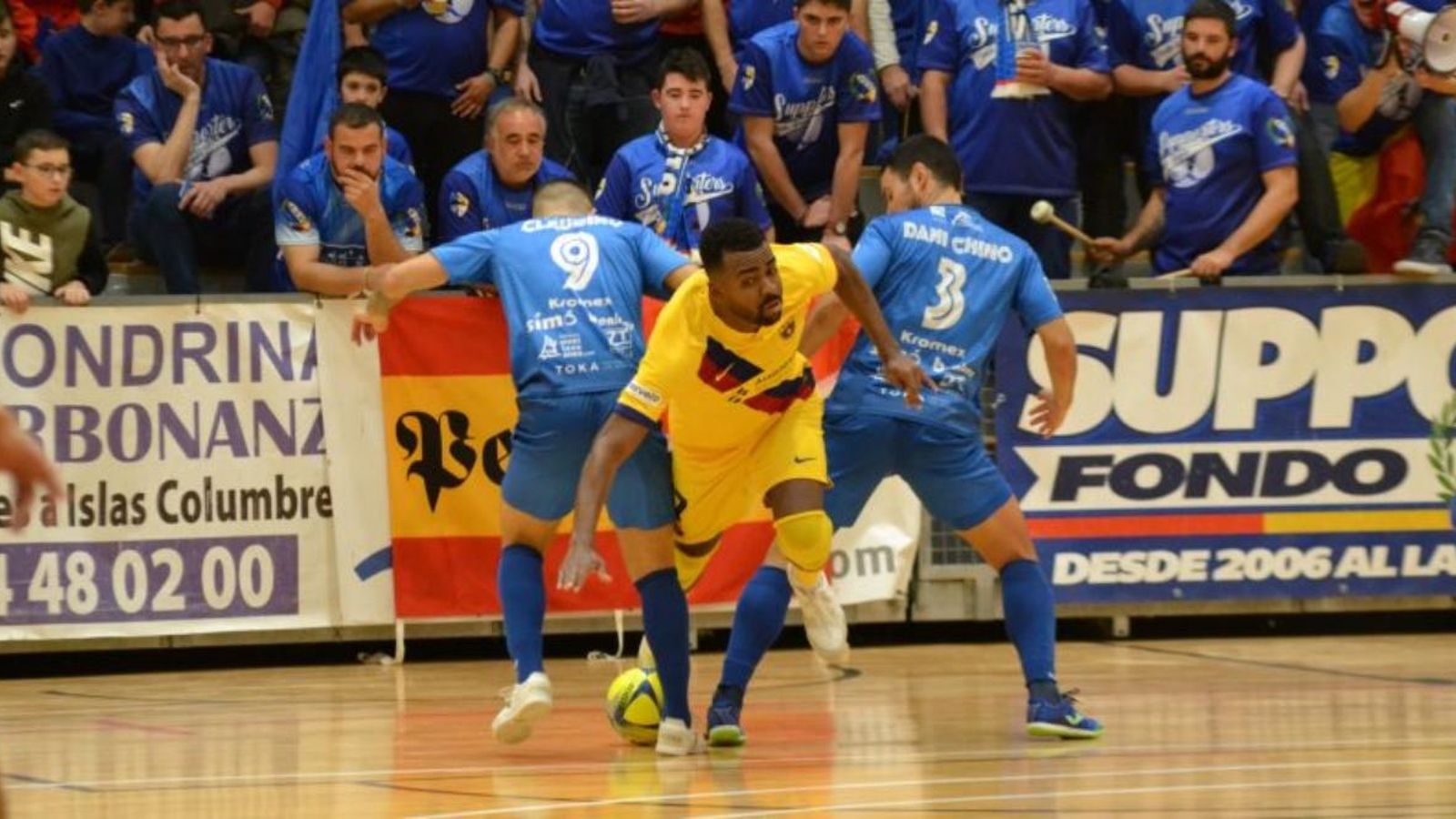 El Peníscola guanya el Barça i acaba l’any en zona mitjana.