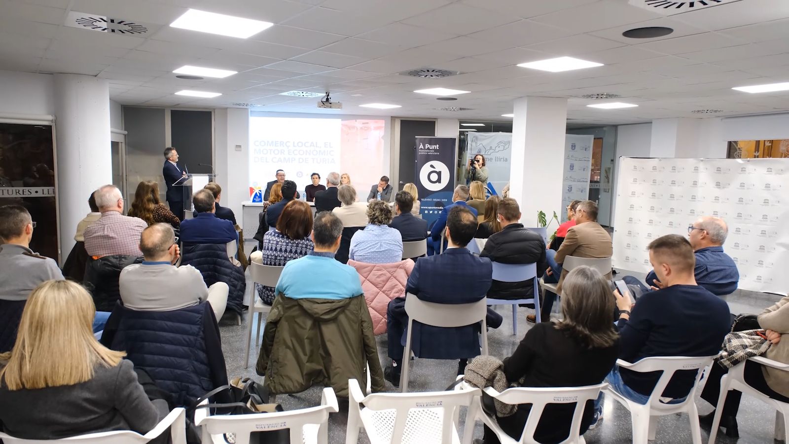 La supervivència del comerç de proximitat, a debat, a Llíria.