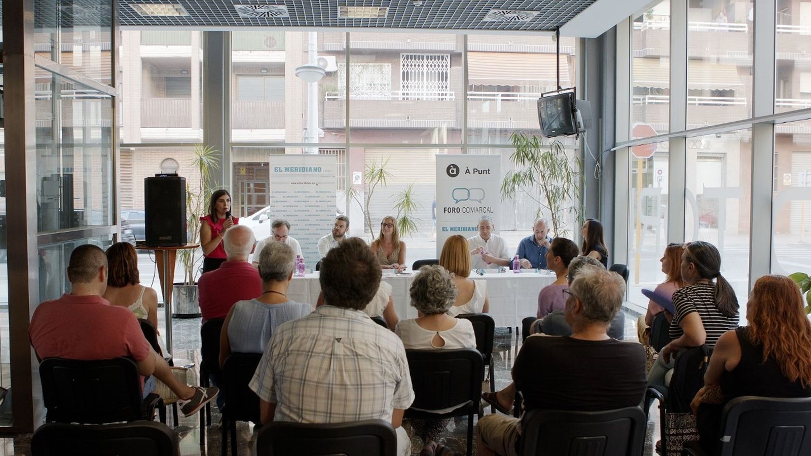 El canvi climàtic i la implicació ciutadana es posen a debat a l’auditori de Paiporta