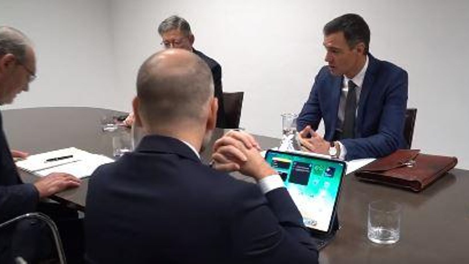 Pedro Sánchez i Ximo Puig en la reunió amb els representants d'ASCER aquest dimecres