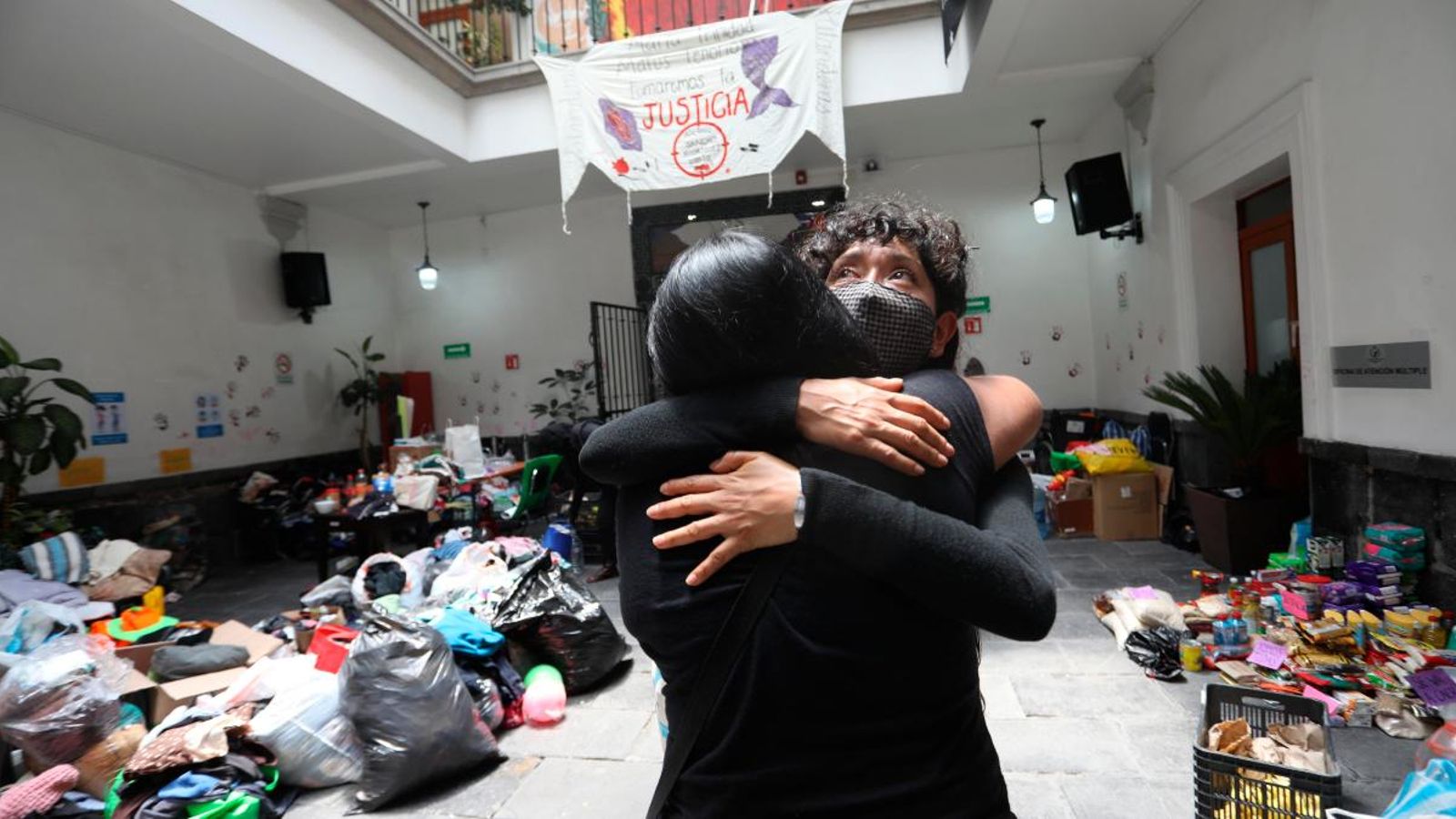 Activistes i víctimes de la violència ocupen la seu de la Comissió Nacional dels Drets Humans a Ciutat de Mèxic