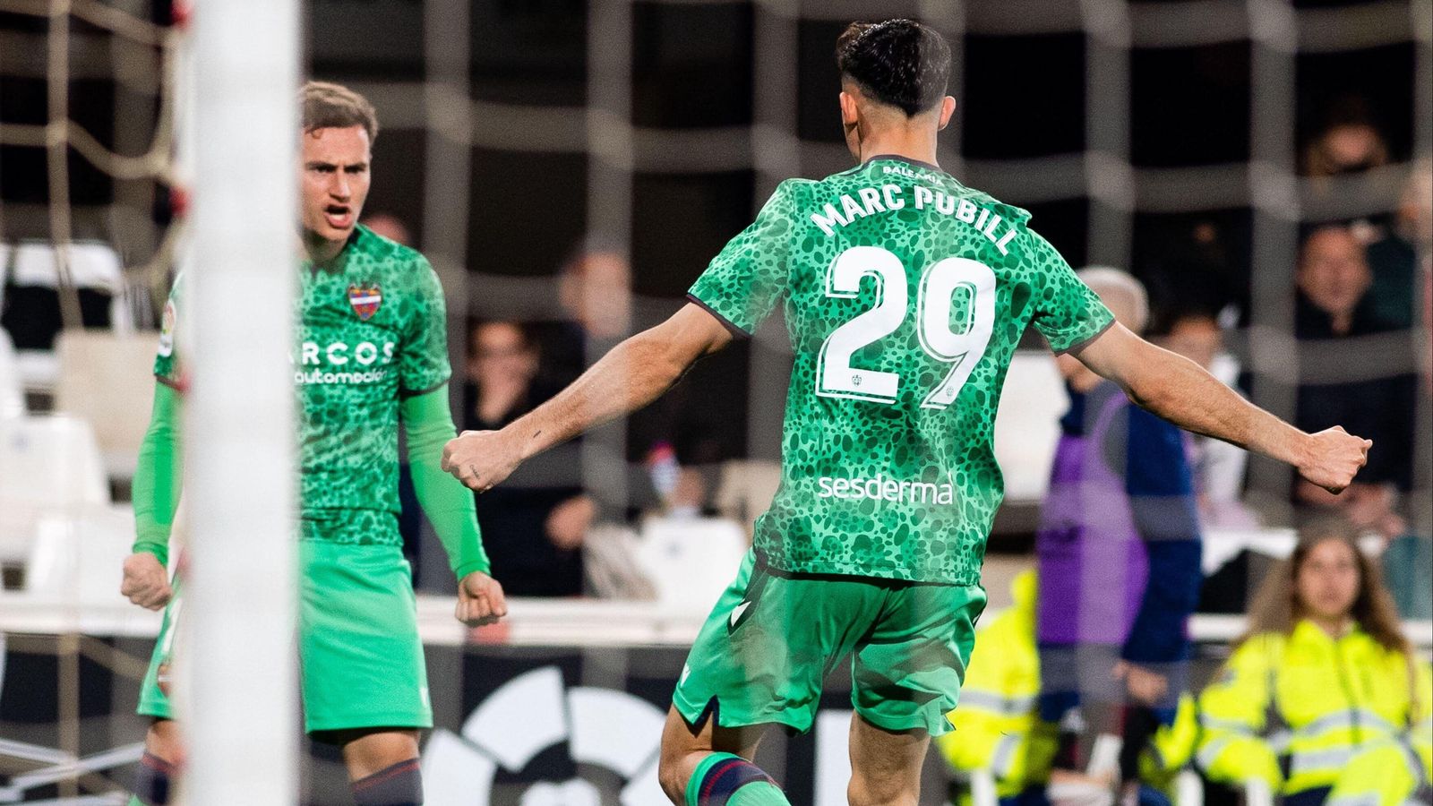 Pubill i De Frutos celebren el primer gol