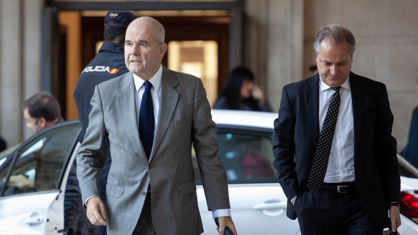 L'expresident de la Junta d'Andalusia, Manuel Chaves, i el seu advocat, en una imatge d'arxiu / Jesús Prieto (Europa Press)