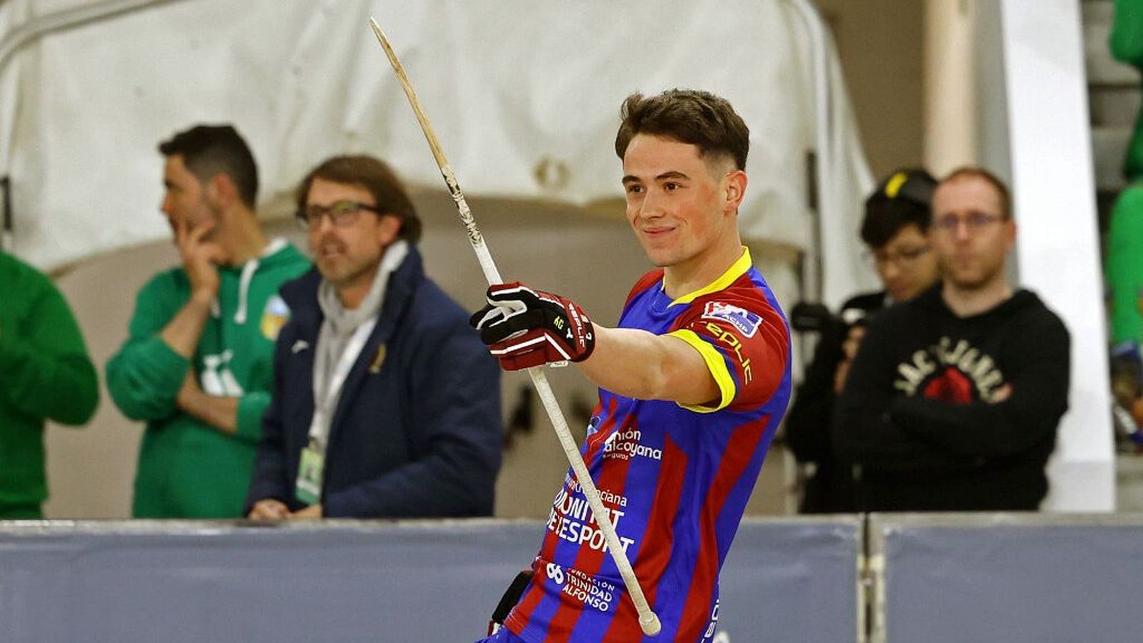 Un jugador del Patí Alcodiam celebra un gol