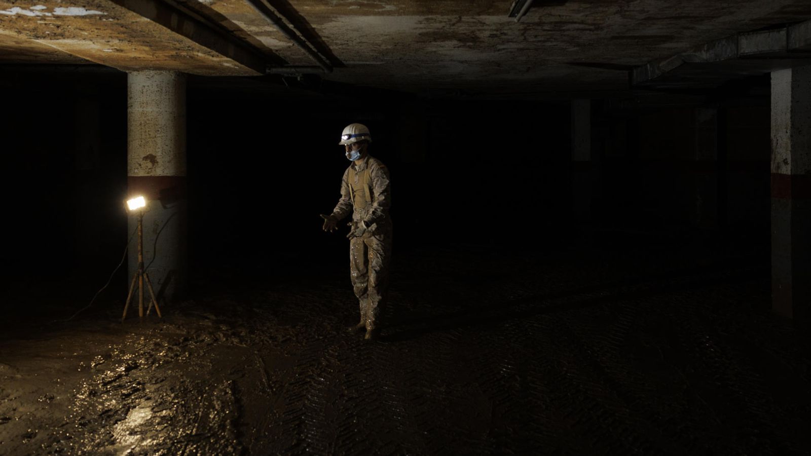 Un militar, este diumenge en un garatge de Catarroja