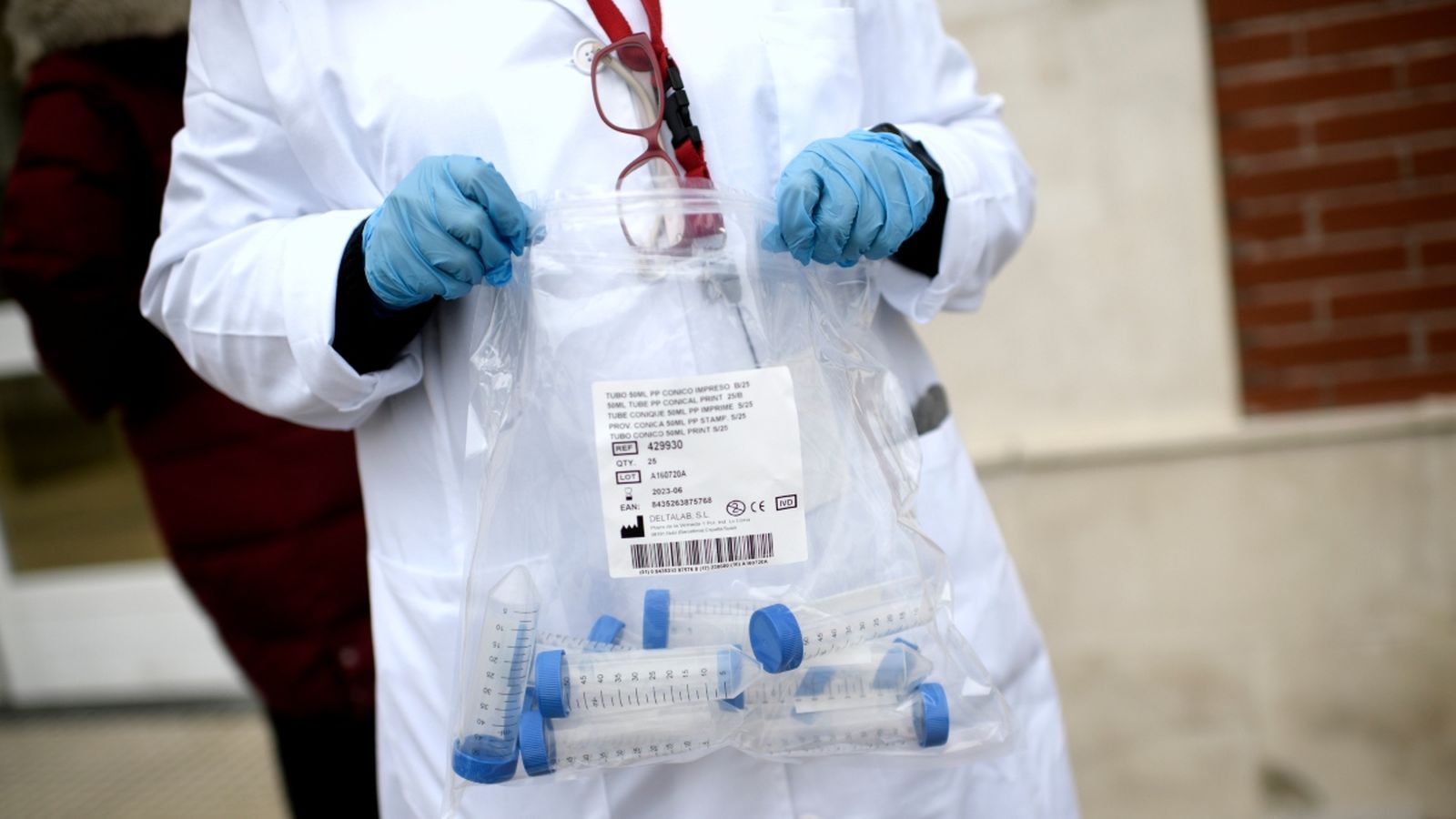 La majoria de casos estan relacionats epidemiològicament amb el Regne Unit