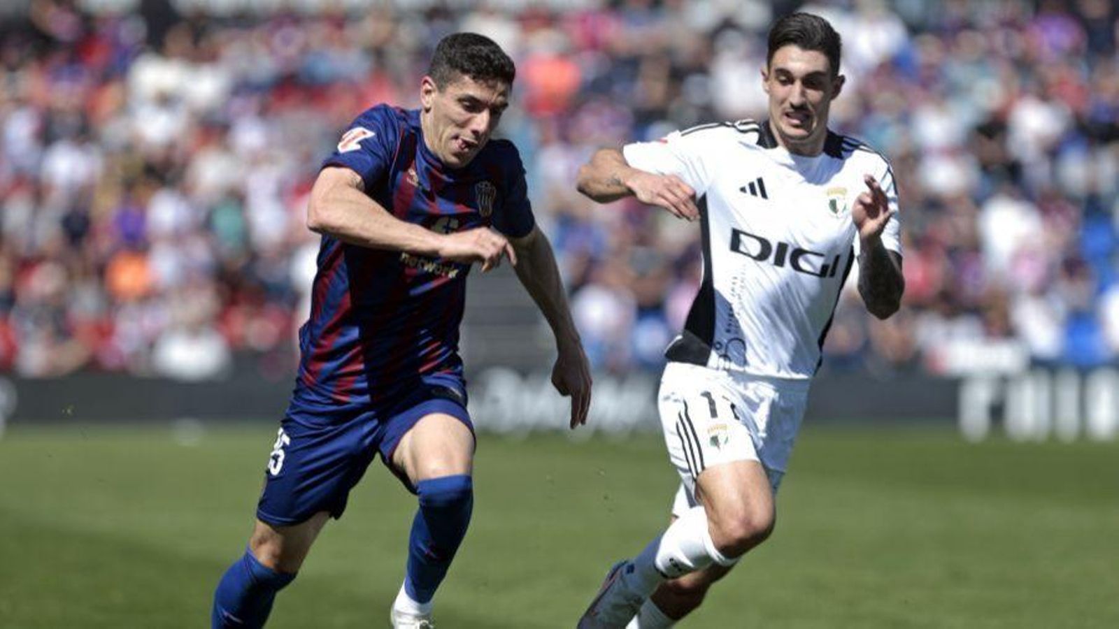 Fran Gámez, en una acció del duel