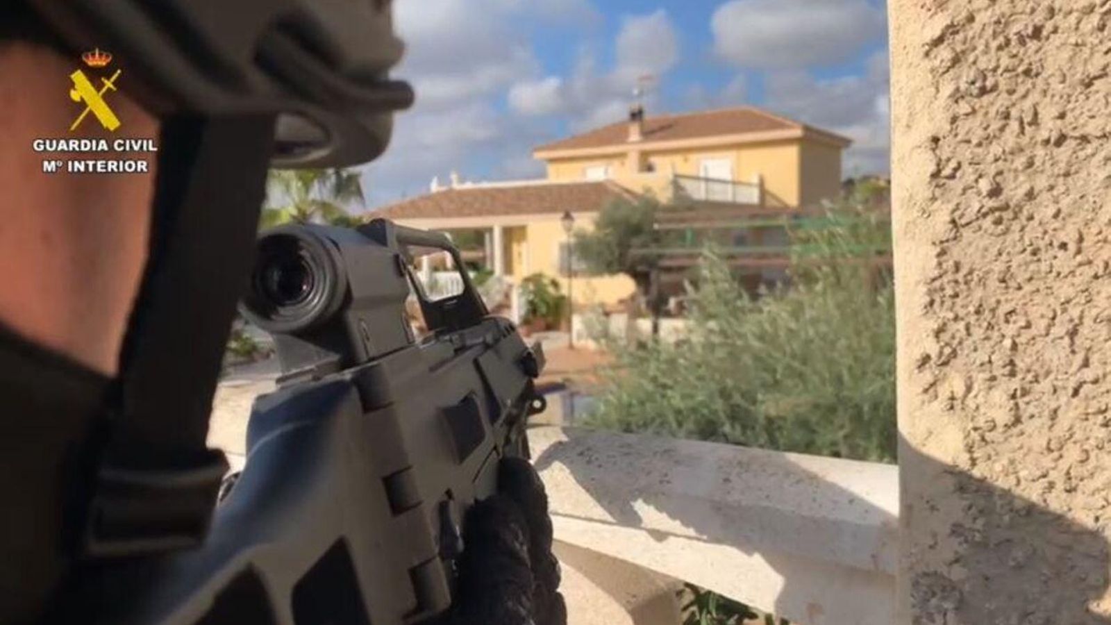 Imatges de l'operatiu desplegat per la Guàrdia Civil a la partida del Moralet