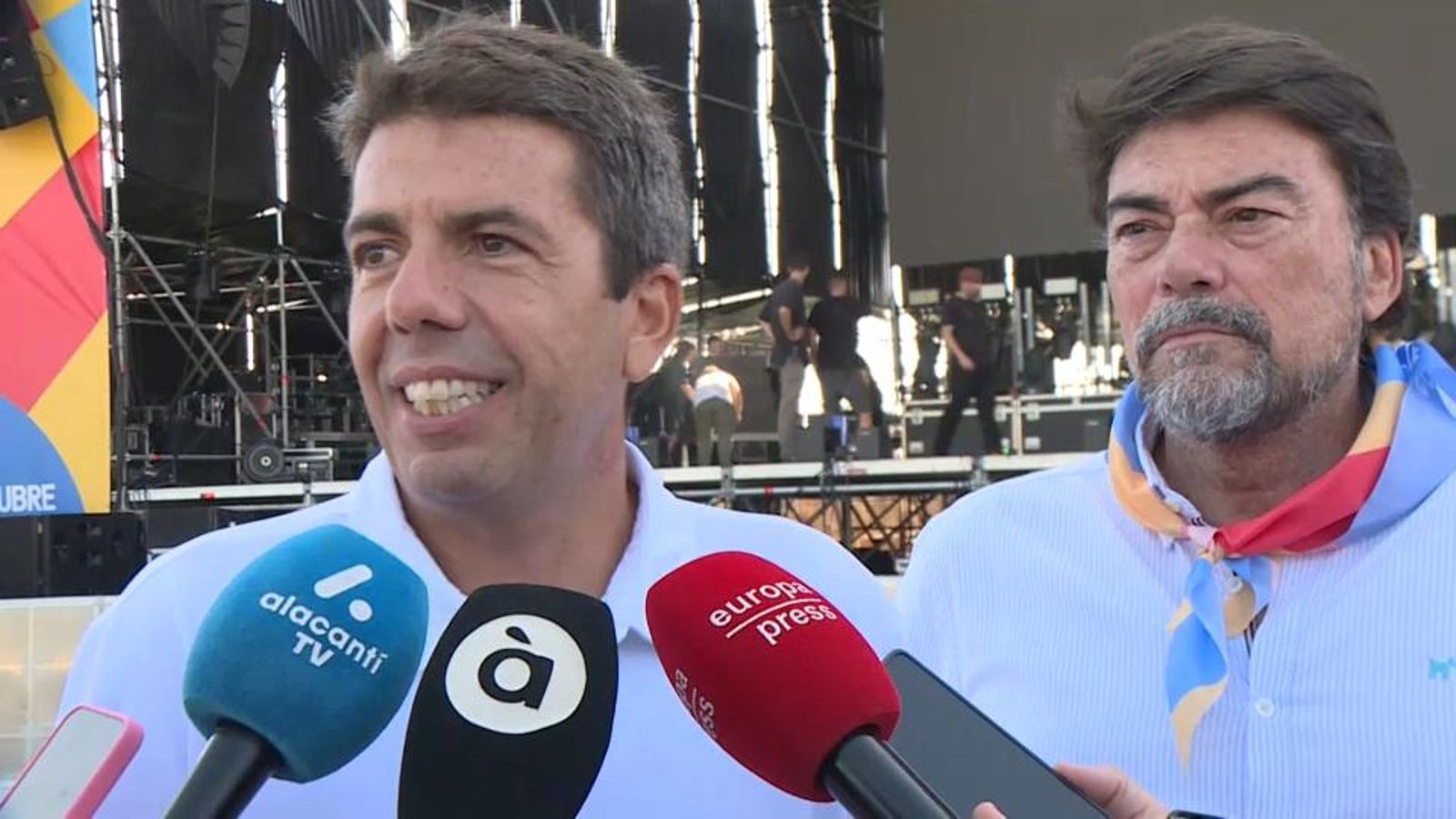 El president de la Generalitat, Carlos Mazón, atén els mitjans de comunicació