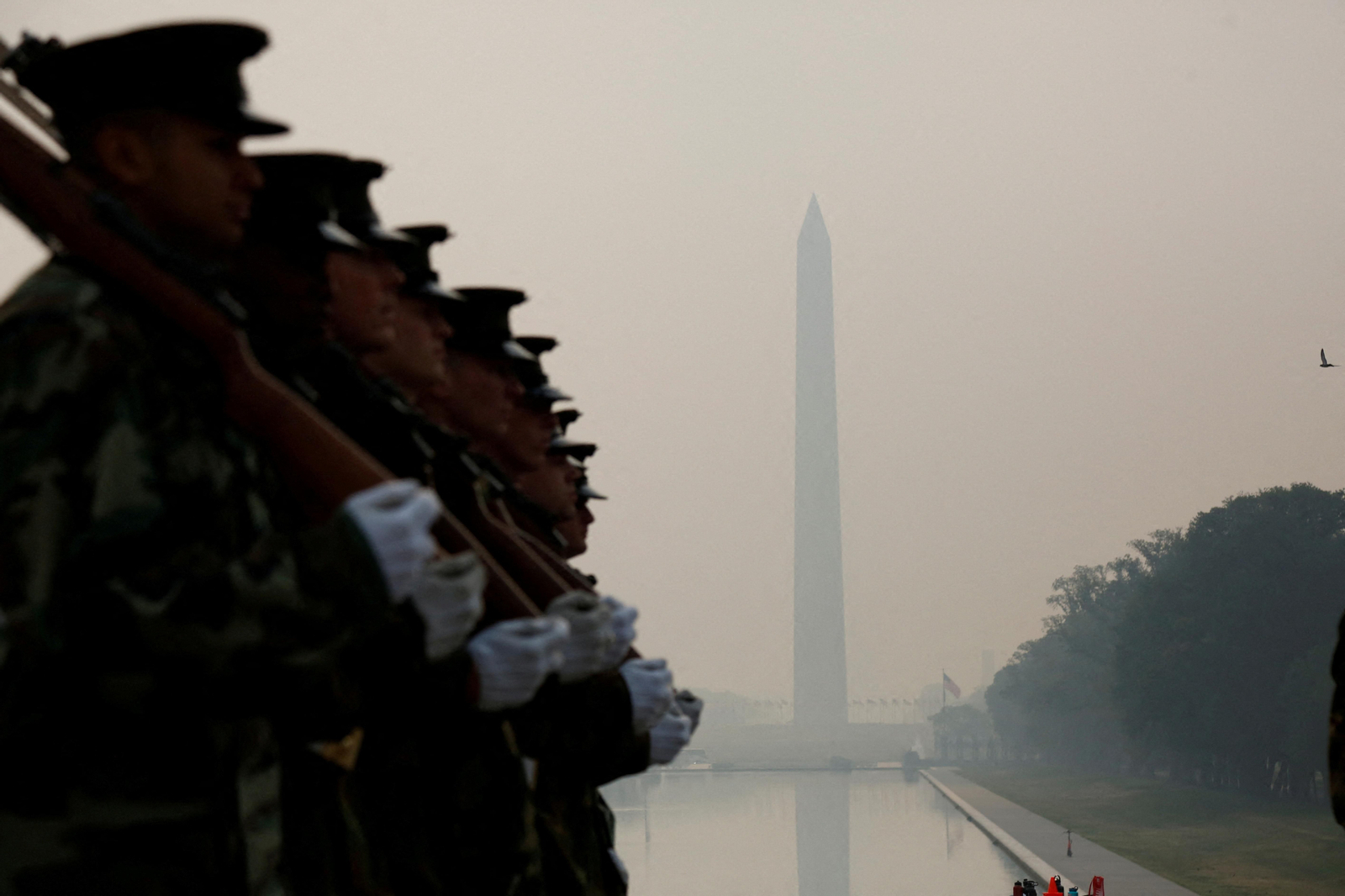 El fum i la cendra dels incendis del Canadà desdibuixen el perfil de Nova York
