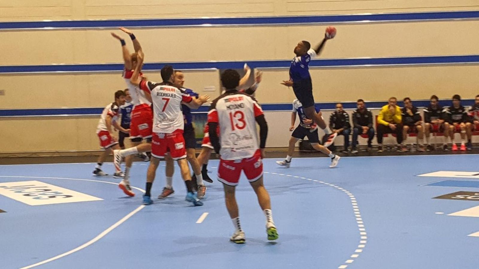 L'Handbol Benidorm venç a la pista del Nava.