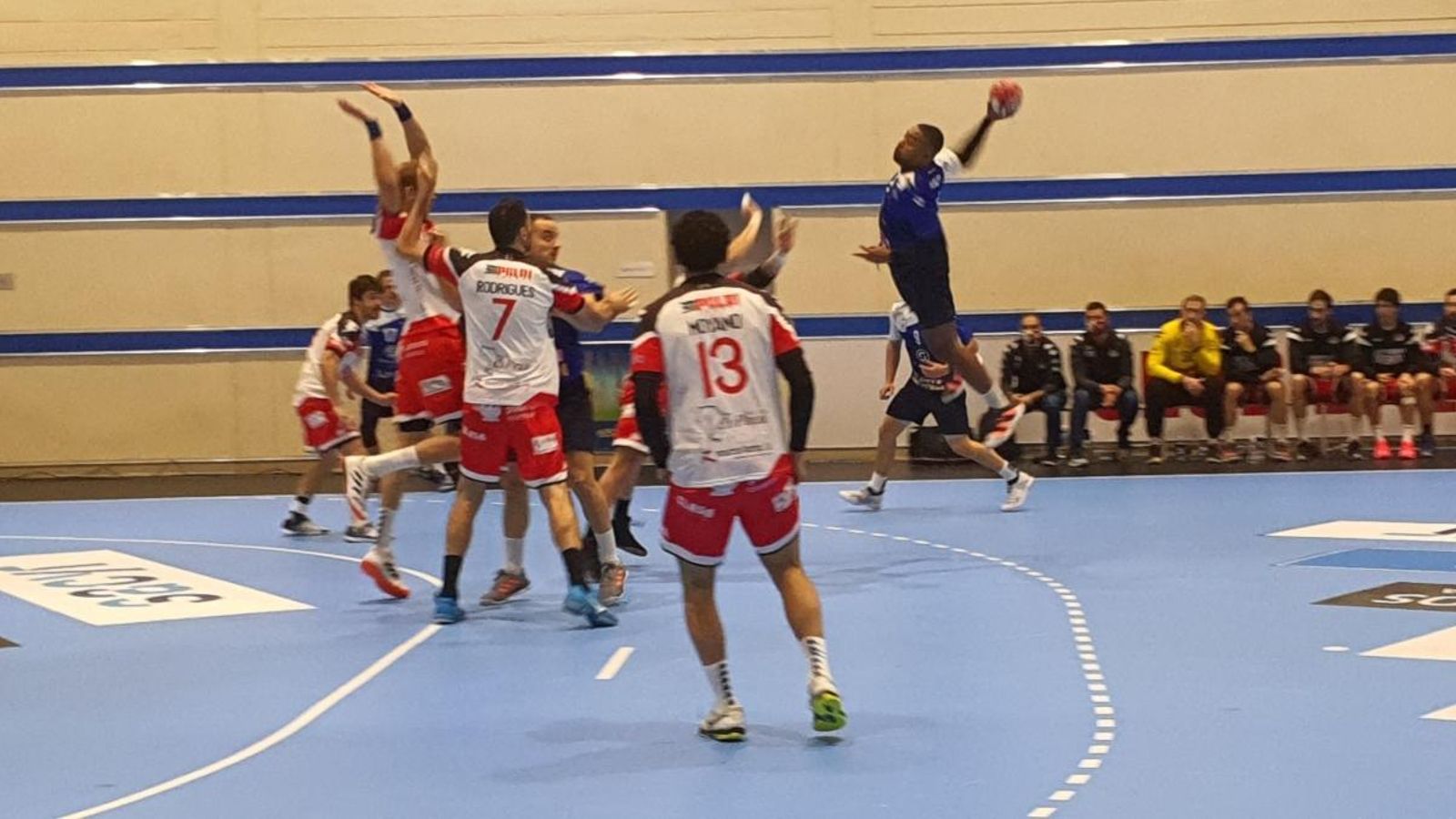 L'Handbol Benidorm venç a la pista del Nava.